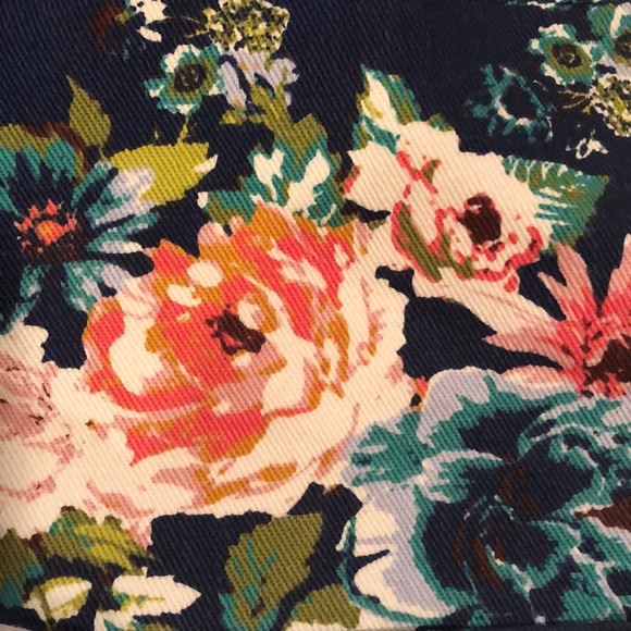 NWOT Vintage Style High Waisted Triple Button Cuffed Floral Denim Shorts - Picture 3 of 3